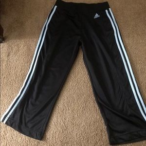 Adidas black light weight mesh work out Capri’s
